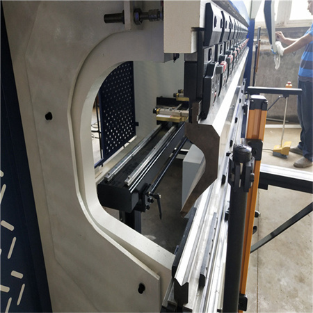 Stroj na ohýbanie zváraného drôteného pletiva / stroj na zváranie výstužného pletiva