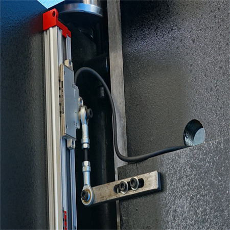 EURÓPSKY DODÁVATEĽ Automatická CNC hydraulická ohýbačka za studena vertikálna ohýbačka ohraňovací lis