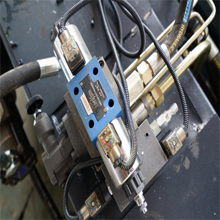Hydraulický stroj na ohýbanie profilov kovových rúr / valcovacia ohýbačka
