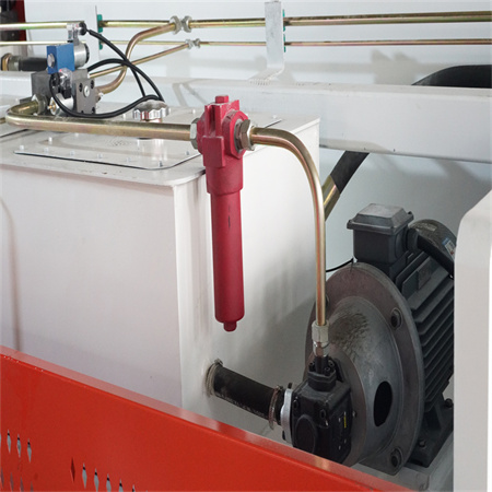 CNC hydraulický tandemový ohraňovací lis s osvetľovacím stožiarom