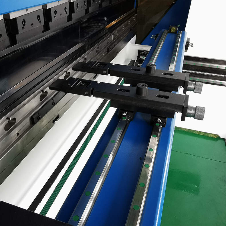 160t-4000 4-osový CNC ohýbací lis Hydraulický ohýbací stroj
