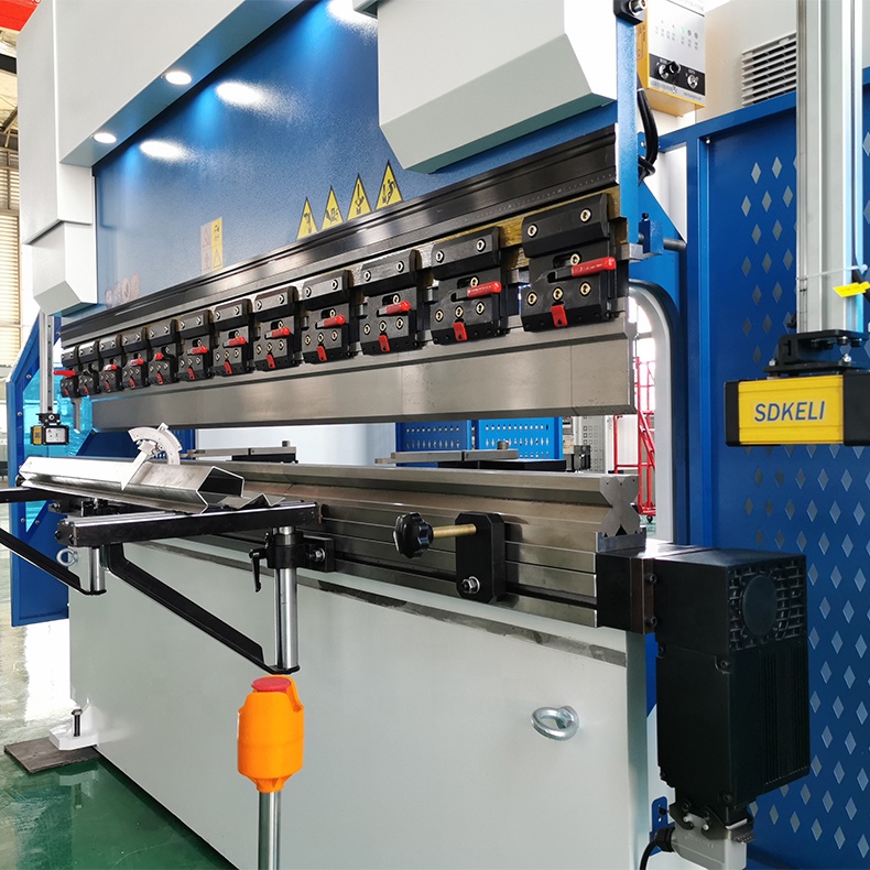 160t-4000 4-osový CNC ohýbací lis Hydraulický ohýbací stroj