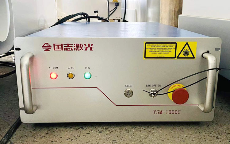 3015 Vláknový laserový rezací stroj na vysokorýchlostné rezanie 1-6 mm kovových materiálov