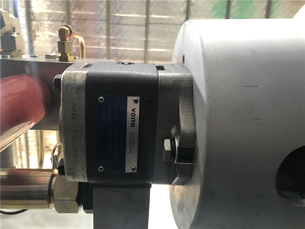 3+1 osový CNC hydraulický ohraňovací lis so systémom Esa
