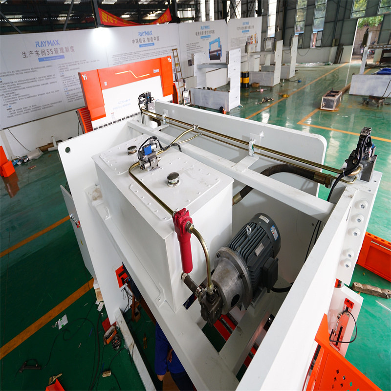4-osová ohýbačka kovov 80t 3d servo CNC Delem elektrický hydraulický ohraňovací lis