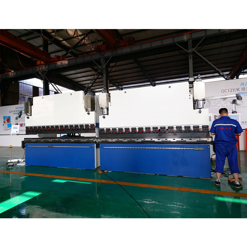 Stroj na ohýbanie plechu 63 ton CNC Hydraulický ohraňovací lis na opracovanie kovov
