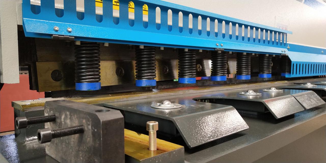 6 mm * 3200 Hydraulické stroje na rezanie oceľových dosiek Stroj na strihanie oceľových dosiek