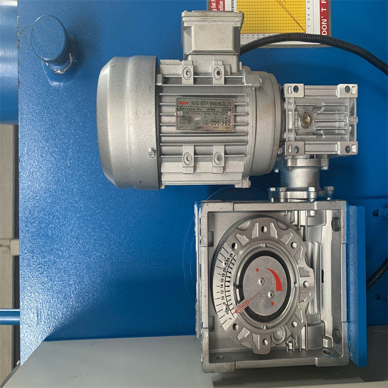 6 mm x 3 200 mm Automatický CNC hydraulický stroj na strihanie oceľových plechov pre veľké zaťaženie