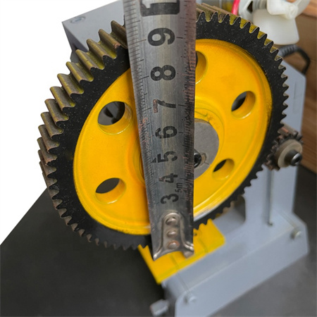 Automatický CNC hydraulický stroj na dierovanie oceľových štvorcových rúrok s uhlom