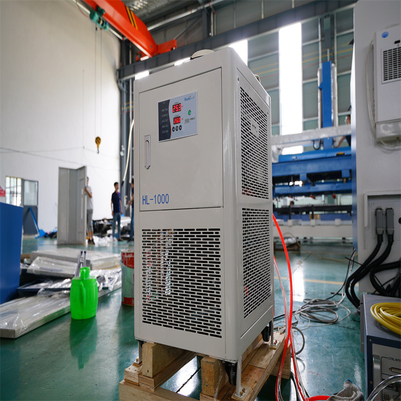 Vodou chladený automatický CNC laserový rezací stroj na kovové vlákna 1500w