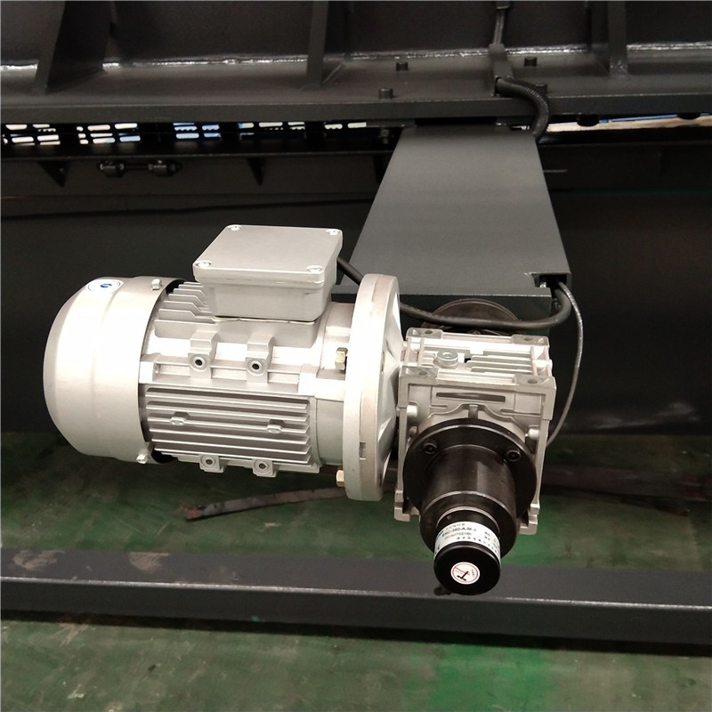 Qc12k-4x2500 CNC Hydraulický prispôsobený stroj na rezanie nožníc
