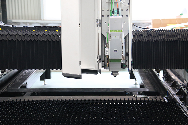 Laserový rezací stroj na okrúhle plechy a rúrky na CNC dosky a rúrky