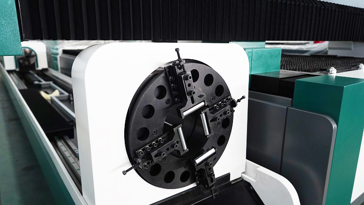 Laserový rezací stroj na okrúhle plechy a rúrky na CNC dosky a rúrky